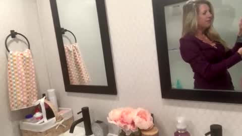 Happy Girl online show from 01-01-25, 01:04