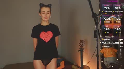 Snapshot of bananya_kitty chatting on 10-17-25, 04:31 Ellen and online show from 10-17-25, 04:31