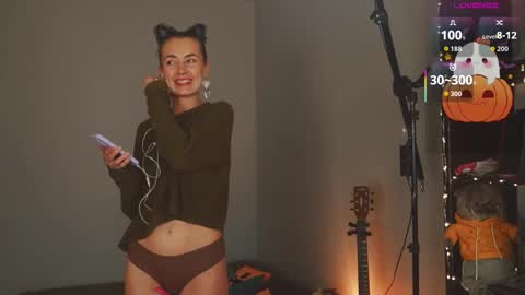 Snapshot of bananya_kitty chatting on 10-28-25, 11:51 Ellen and online show from 10-28-25, 11:51