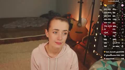 Snapshot of bananya_kitty chatting on 11-07-25, 08:42 Ellen and online show from 11-07-25, 08:42