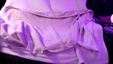 Snapshot of banjoey48 chatting on 09-29-25, 02:49 BANJOEY online show from 09-29-25, 02:49