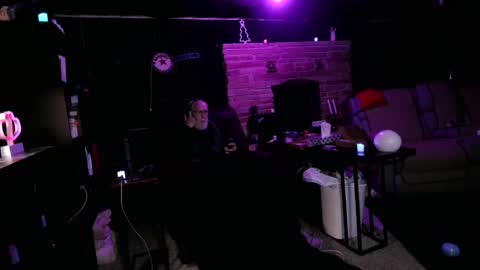 Snapshot of banjoey48 chatting on 11-17-25, 05:35 BANJOEY online show from 11-17-25, 05:35