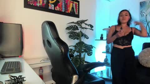 Gabi  online show from 10-26-25, 07:20