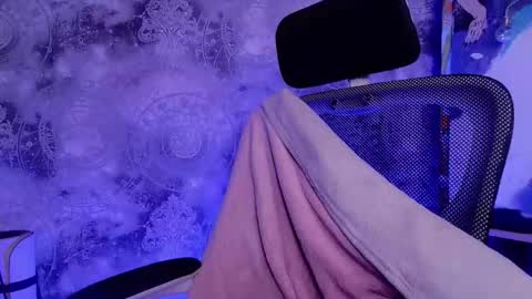 Snapshot of barbara_dennis chatting on 10-30-25, 04:14 barbara_dennis online show from 10-30-25, 04:14