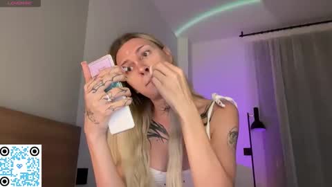 My name is Molly. Please say hello I like talking to you. If you have any wishes or obscene desires please use the tip menu online show from 11-10-25, 06:40