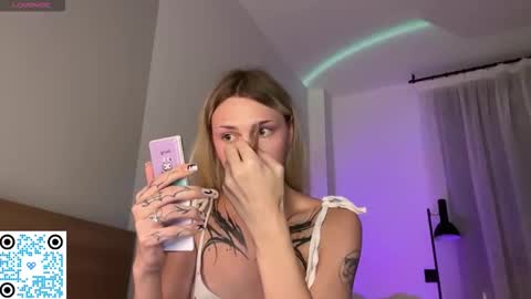 My name is Molly. Please say hello I like talking to you. If you have any wishes or obscene desires please use the tip menu online show from 11-12-25, 08:30