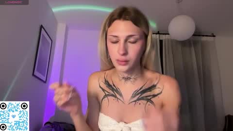 My name is Molly. Please say hello I like talking to you. If you have any wishes or obscene desires please use the tip menu online show from 11-15-25, 06:15