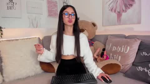 Snapshot of barbie_ev chatting on 02-28-25, 05:04 Barbara online show from 02-28-25, 05:04