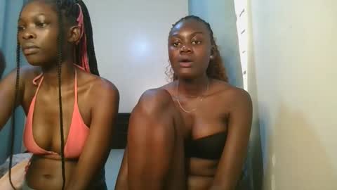 Snapshot of barbie_queen2 chatting on 10-22-25, 09:53 queen online show from 10-22-25, 09:53