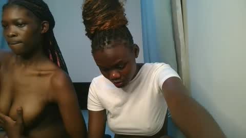 Snapshot of barbie_queen2 chatting on 10-30-25, 11:27 queen online show from 10-30-25, 11:27