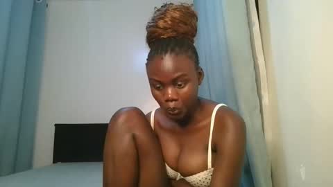 Snapshot of barbie_queen2 chatting on 11-01-25, 11:51 queen online show from 11-01-25, 11:51