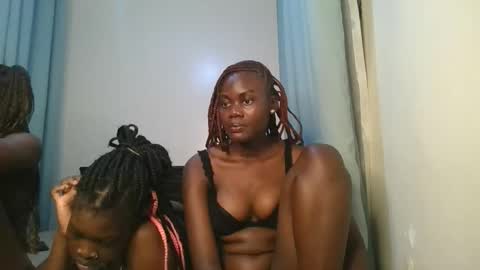 Snapshot of barbie_queen2 chatting on 11-05-25, 10:54 queen online show from 11-05-25, 10:54