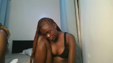 Snapshot of barbie_queen2 chatting on 11-06-25, 11:04 queen online show from 11-06-25, 11:04