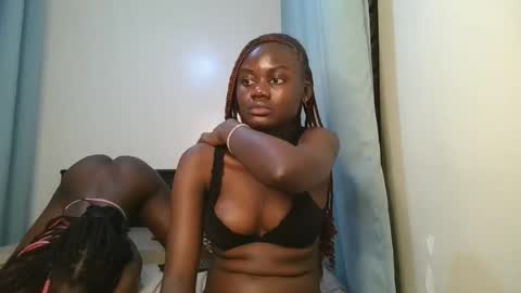 Snapshot of barbie_queen2 chatting on 11-11-25, 01:05 queen online show from 11-11-25, 01:05