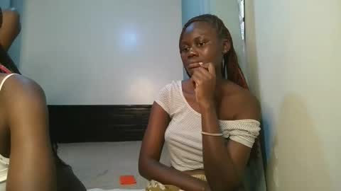 Snapshot of barbie_queen2 chatting on 11-12-25, 01:22 queen online show from 11-12-25, 01:22