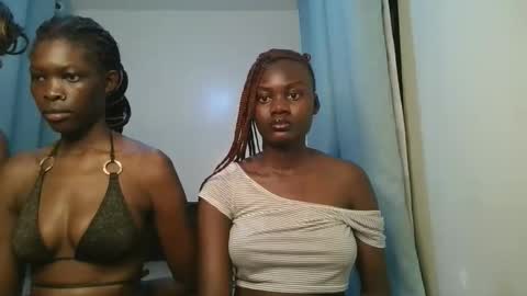 Snapshot of barbie_queen2 chatting on 11-19-25, 10:43 queen online show from 11-19-25, 10:43