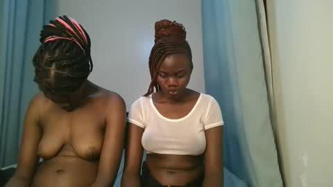 Snapshot of barbie_queen2 chatting on 11-23-25, 06:52 queen online show from 11-23-25, 06:52