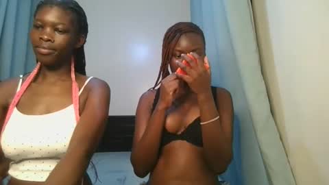 Snapshot of barbie_queen2 chatting on 11-27-25, 08:00 queen online show from 11-27-25, 08:00