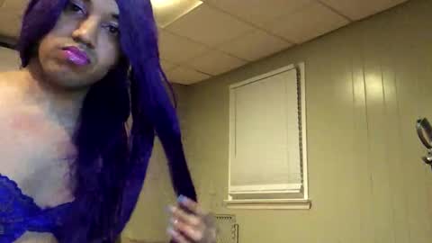 Snapshot of barbiegutzfan3 chatting on 09-21-25, 02:13 Tsbaby301 online show from 09-21-25, 02:13