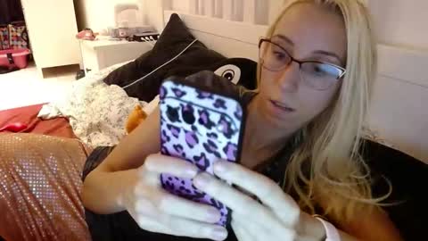 Lena online show from 09-27-25, 06:24