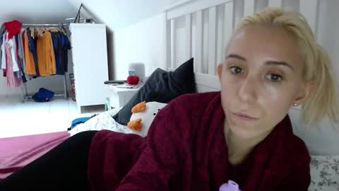 Lena online show from 10-18-25, 12:06