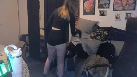 Snapshot of baseddutch chatting on 10-19-25, 08:31 baseddutch online show from 10-19-25, 08:31