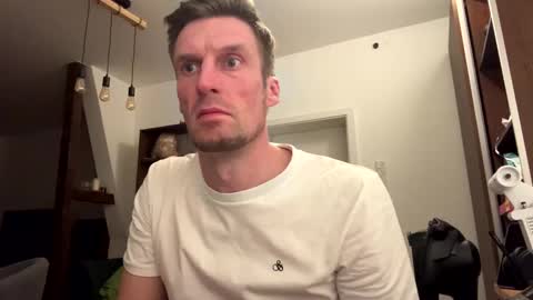 Snapshot of basst23 chatting on 02-11-25, 11:33 basst23 online show from 02-11-25, 11:33