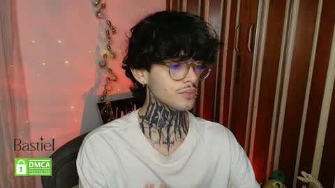 Snapshot of bastiel_ chatting on 09-26-25, 01:20 Bastiel online show from 09-26-25, 01:20