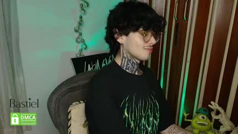 Snapshot of bastiel_ chatting on 10-01-25, 01:55 Bastiel online show from 10-01-25, 01:55