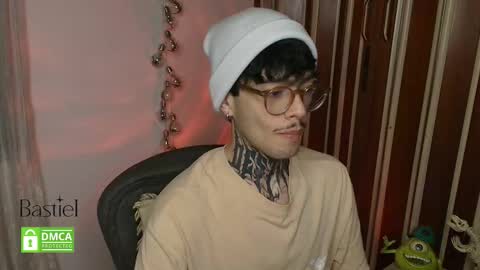 Snapshot of bastiel_ chatting on 10-14-25, 01:06 Bastiel online show from 10-14-25, 01:06