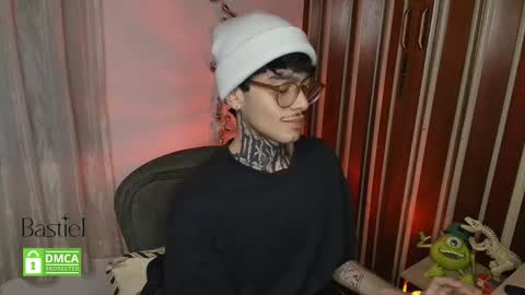 Snapshot of bastiel_ chatting on 10-17-25, 02:48 Bastiel online show from 10-17-25, 02:48