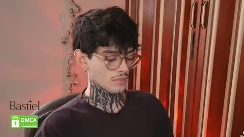 Snapshot of bastiel_ chatting on 10-21-25, 10:10 Bastiel online show from 10-21-25, 10:10