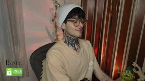 Snapshot of bastiel_ chatting on 10-22-25, 11:48 Bastiel online show from 10-22-25, 11:48