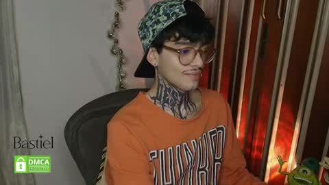 Snapshot of bastiel_ chatting on 10-24-25, 02:19 Bastiel online show from 10-24-25, 02:19