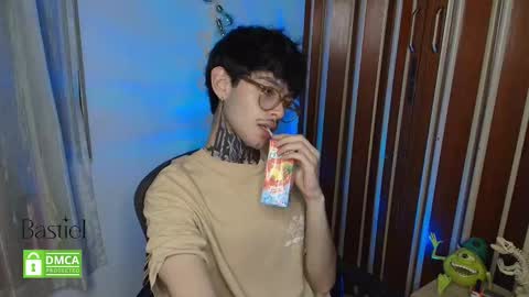 Snapshot of bastiel_ chatting on 10-29-25, 04:59 Bastiel online show from 10-29-25, 04:59