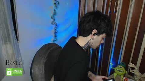 Snapshot of bastiel_ chatting on 10-31-25, 02:34 Bastiel online show from 10-31-25, 02:34
