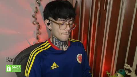 Snapshot of bastiel_ chatting on 11-13-25, 02:21 Bastiel online show from 11-13-25, 02:21