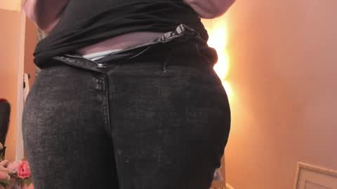 Snapshot of battymoll chatting on 02-02-25, 11:21 battymoll online show from 02-02-25, 11:21