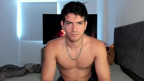 Valentino online show from 10-16-25, 08:32