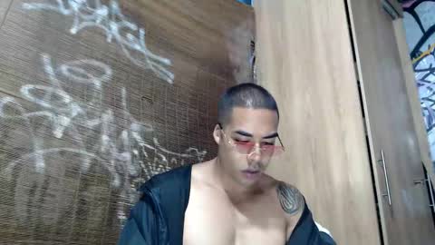 Snapshot of bbc_monster1 chatting on 10-26-25, 04:18 Justin online show from 10-26-25, 04:18