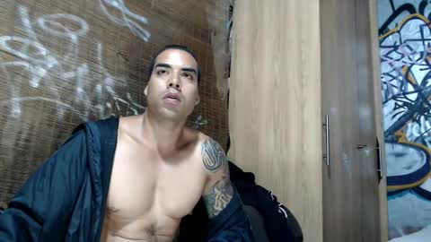 Snapshot of bbc_monster1 chatting on 11-06-25, 01:06 Justin online show from 11-06-25, 01:06