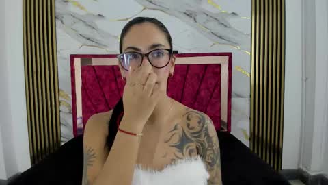 daniela villamizar online show from 11-06-25, 02:07