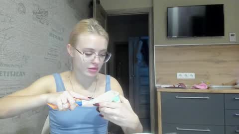 Summer BABY online show from 12-31-24, 04:57