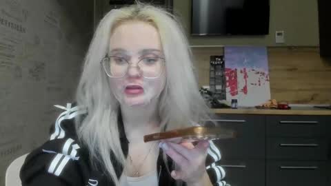 Summer BABY online show from 02-19-25, 07:05