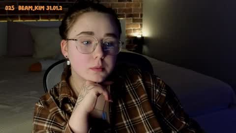 Snapshot of beam_kim chatting on 02-04-25, 10:24 kim3 INDEPENDENT MODEL online show from 02-04-25, 10:24
