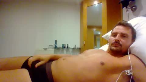 Snapshot of bearboudior chatting on 10-10-25, 02:38 bearboudior online show from 10-10-25, 02:38