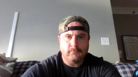 Snapshot of bearded4urpleasure chatting on 10-17-25, 08:44 bearded4urpleasure online show from 10-17-25, 08:44