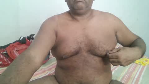 Snapshot of beargryzzly chatting on 12-01-24, 06:19 Grizzly online show from 12-01-24, 06:19