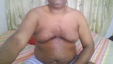 Snapshot of beargryzzly chatting on 01-04-25, 03:18 Grizzly online show from 01-04-25, 03:18