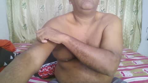 Snapshot of beargryzzly chatting on 01-05-25, 01:56 Grizzly online show from 01-05-25, 01:56